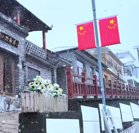 北京門頭溝於國慶日出現入秋後第一場雪。