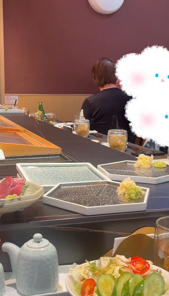 62歲港男因在壽司店內騷擾女顧客，被罰行政拘留3日。小紅書