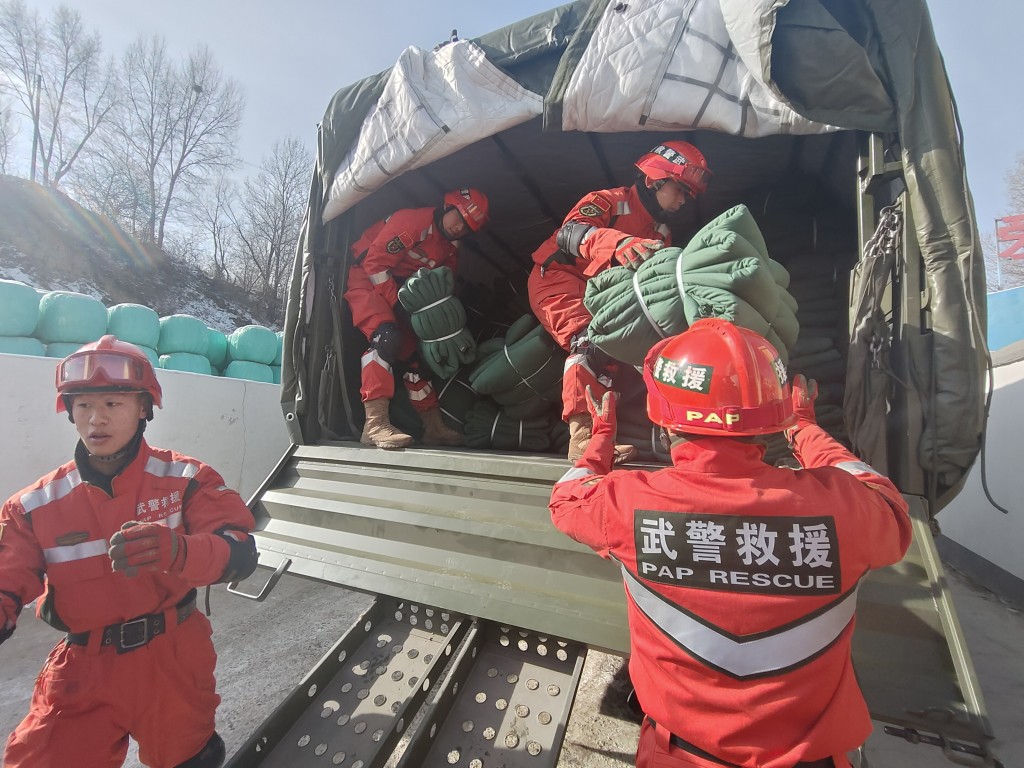 甘肅省及青海省災情嚴重，救災工作正進行。新華社