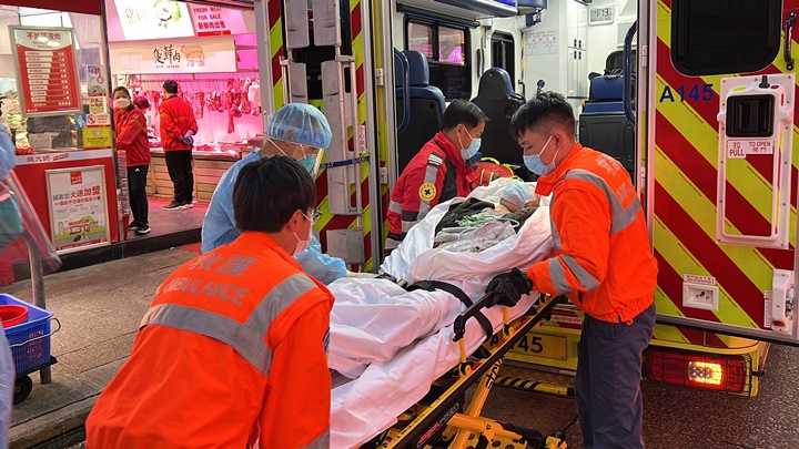 事主在天台吊頸昏迷。李家傑攝