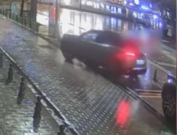 闭路电视拍下遇害商人的画面。《新京报》