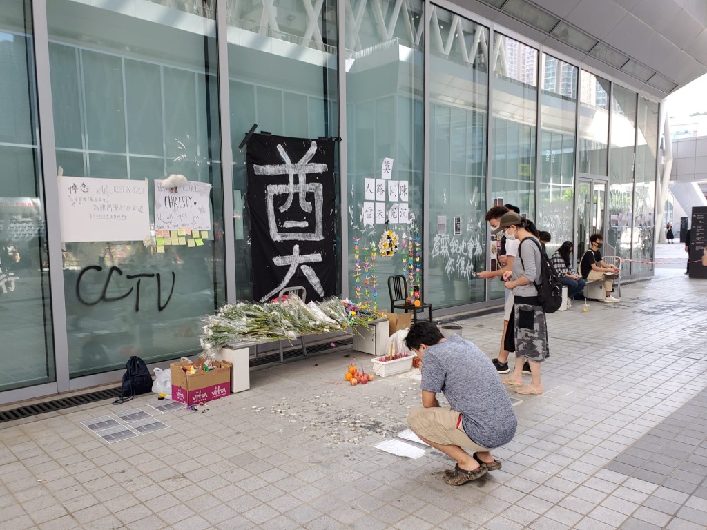 有人拜祭死者