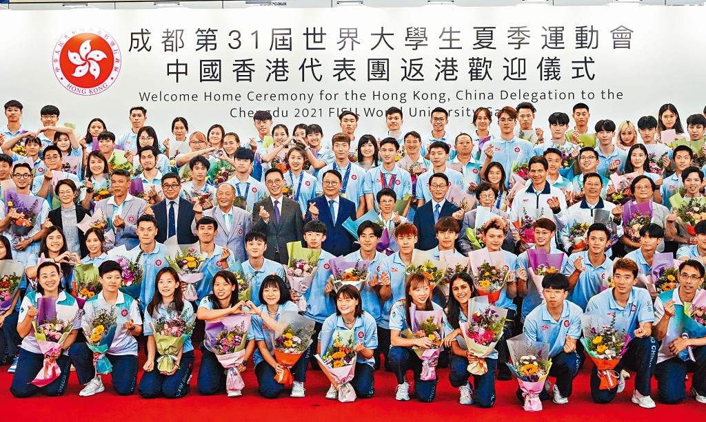 政務司司長陳國基、文化體育及旅遊局局長楊潤雄等,到機場出席由特區政府為歡迎世大健兒而設的儀式。