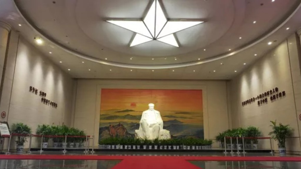 今日是毛澤東誕辰130周年紀念日，全國各地也有不同的紀念活動。微博