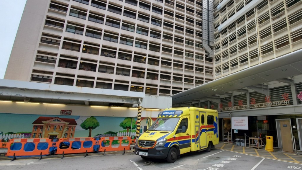 油麻地京士柏道屋苑工業意外 62歲男工遭電鋸割傷手指送院