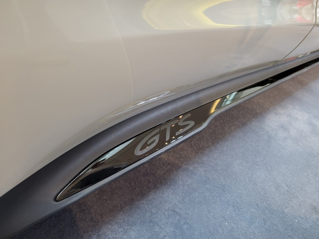 ■GTS車身配上專用擾流套裝。