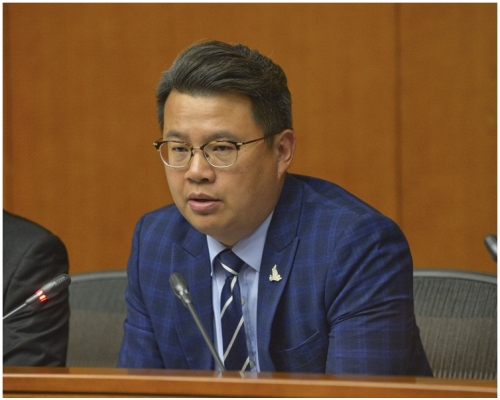 尹兆堅認為公屋輪候時間將進一步突破6年。