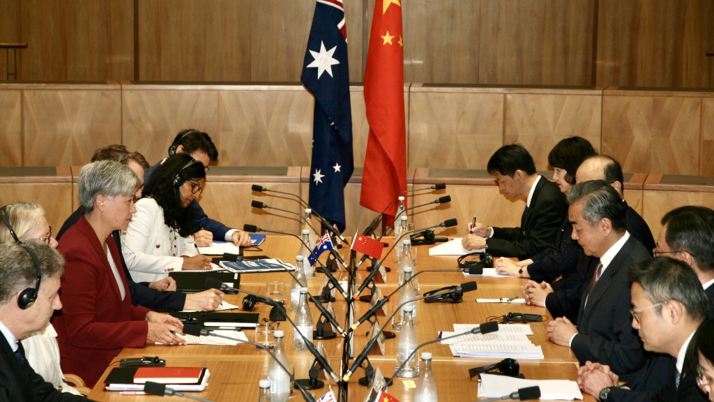 王毅與澳洲外長黃英賢舉行第七輪中澳外交與戰略對話。 新華社