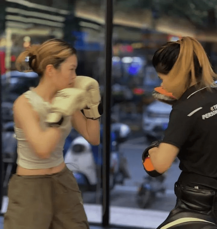 不少女生因瘦身加入学习拳击。