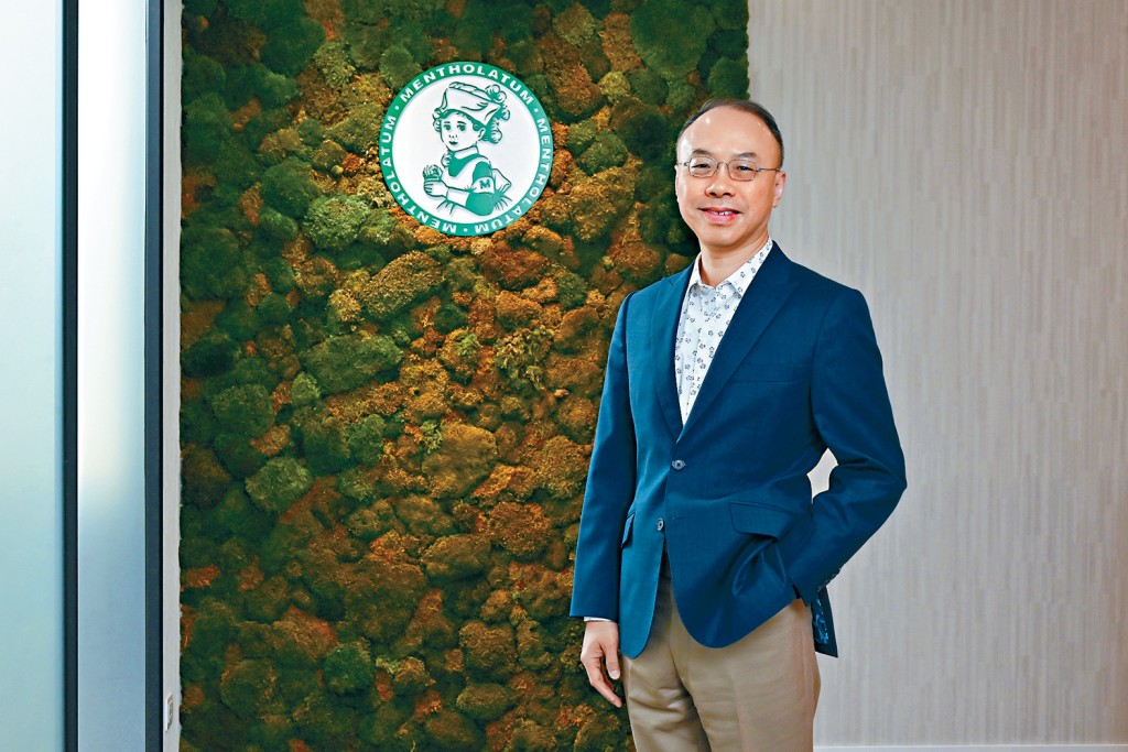 冼啟聰表示,曼秀雷敦由藥廠起家,重視科研,以科學為根基,以實驗證據作實踐。