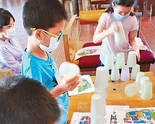 因應疫情帶來的影響，香港世界宣明會本年夥拍三家非牟利機構，推出各類支援基層學童和家庭的項目。
