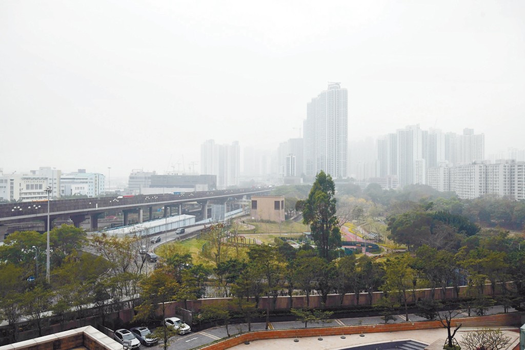 景觀方面，外望南昌公園及附近一帶市景。