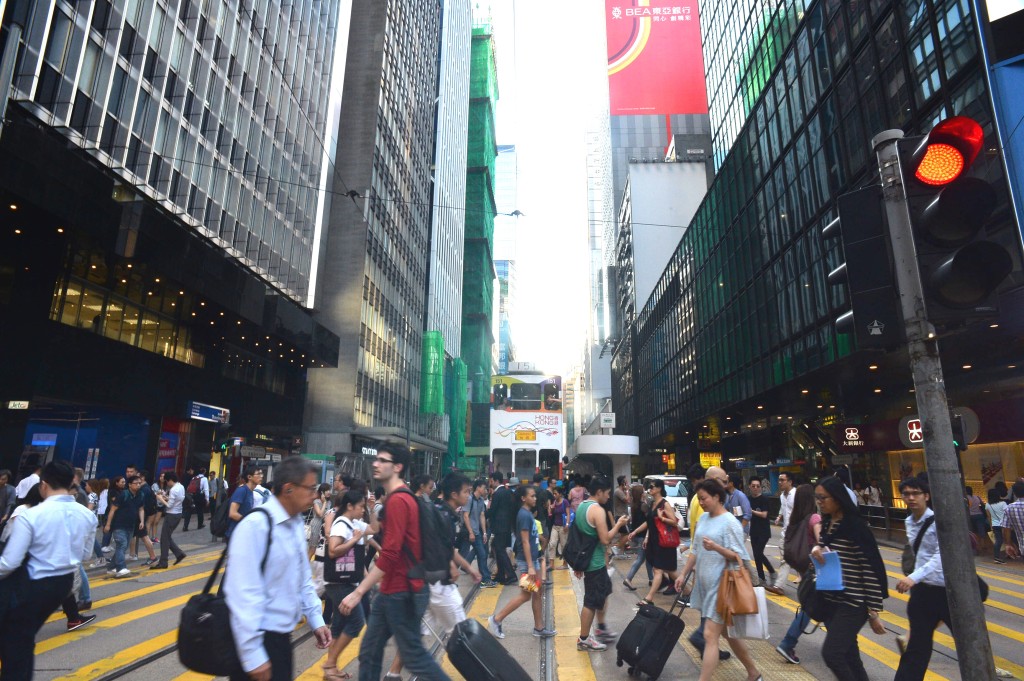 香港與中國内地在首輪關稅衝擊中憑藉靈活性、政策信譽與市場多元化策略,展現了堅韌的抗壓能力。資料圖片 香港與中國内地在首輪關稅衝擊中憑藉靈活性、政策信譽與市場多元化策略,展現了堅韌的抗壓能力。資料圖片