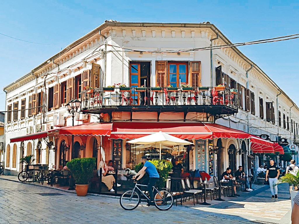 阿尔巴尼亚北部城市斯库台，四处都是单车。