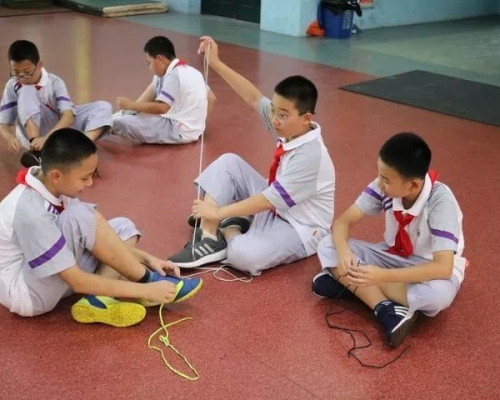 杭州一间中学进行了一场「突击测试」，考验他们的生活技能。 网图