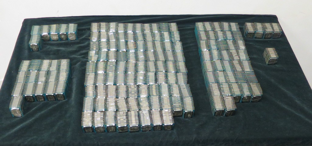 私家车后备轮胎检获1824件怀疑走私CPU。