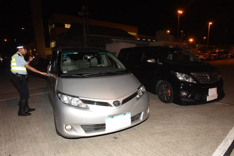 兩輛涉事汽車被扣查。徐裕民攝