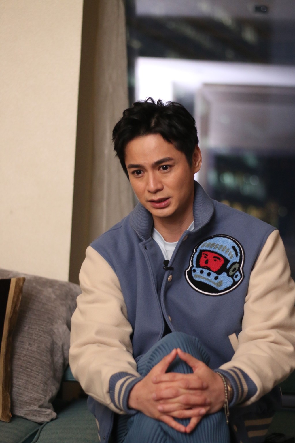 子溢提到望住扮病童小演員演戲,好容易投入標眼淚。