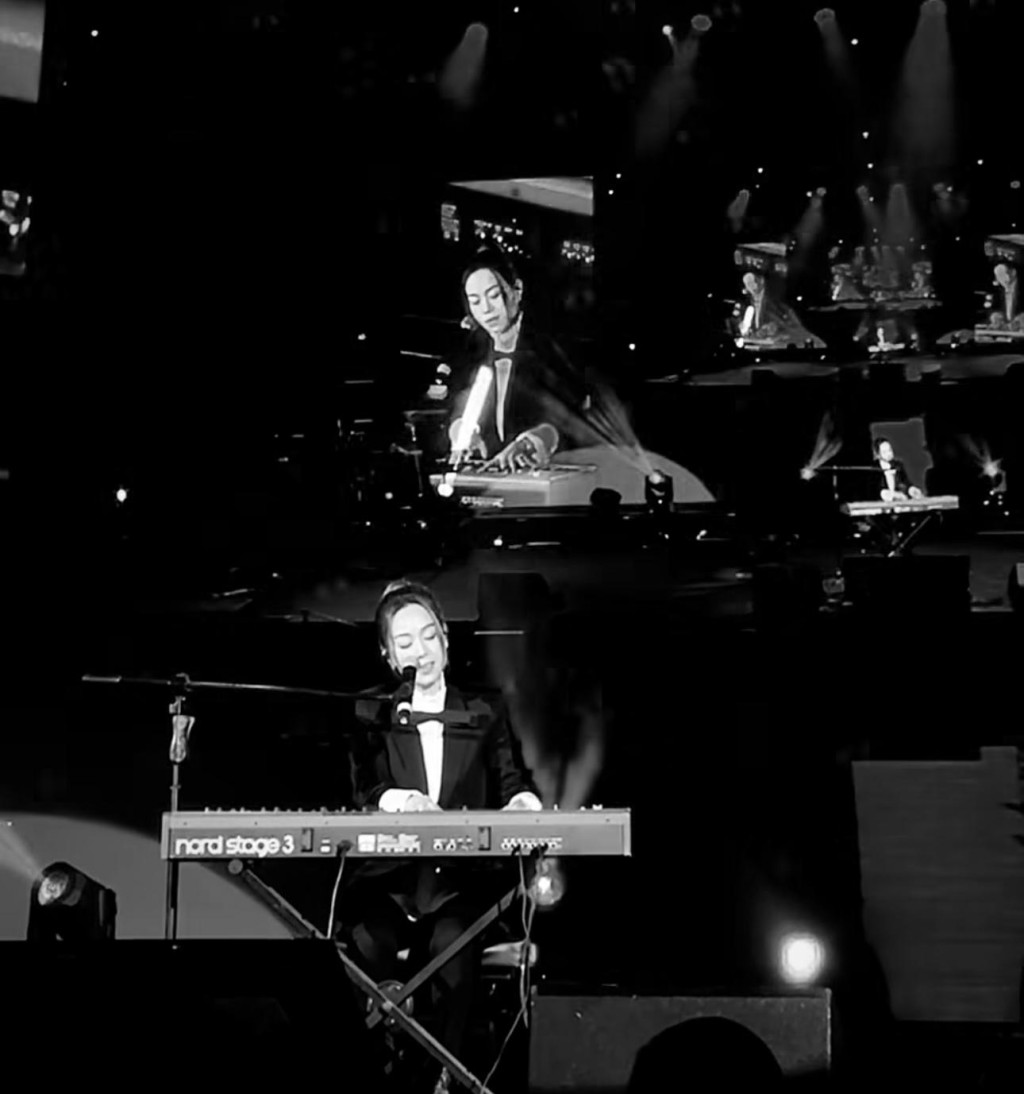 黃心穎挑戰自彈自唱。