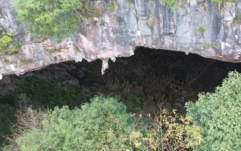 「果里岩洞葬」于2015年5月28日被贵州省人民政府列为省级文物保护「古墓葬」。  微博图