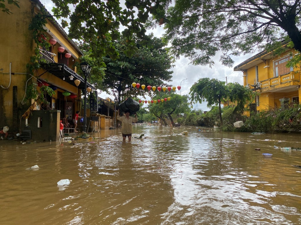 越南洪災災情嚴重。 路透社
