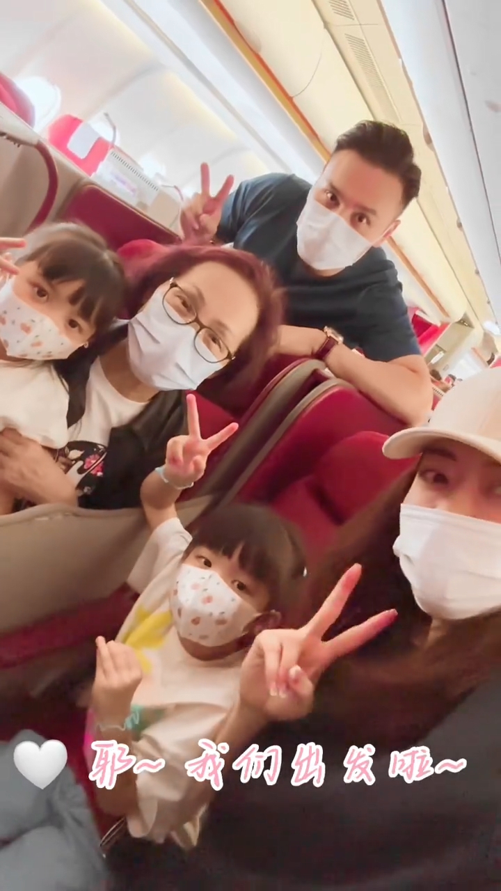 熊黛林早前贴出之前一家四口与奶奶去日本的Vlog，​三代同堂出发去日本。