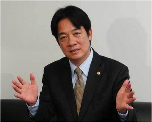 賴清德召開記者會表示決定接受挽留。