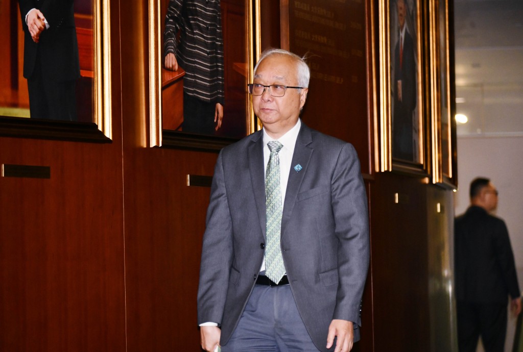 環境及生態局局長謝展寰個硬指標包括碳強度、零碳能源佔比、PM2.5微細粒子濃度以及地表水水質指標。 環境及生態局局長謝展寰個硬指標包括碳強度、零碳能源佔比、PM2.5微細粒子濃度以及地表水水質指標。