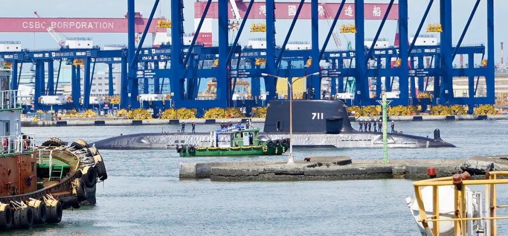台灣「海鯤號」潛艇今晨首次海試。 台灣「海鯤號」潛艇今晨首次海試。