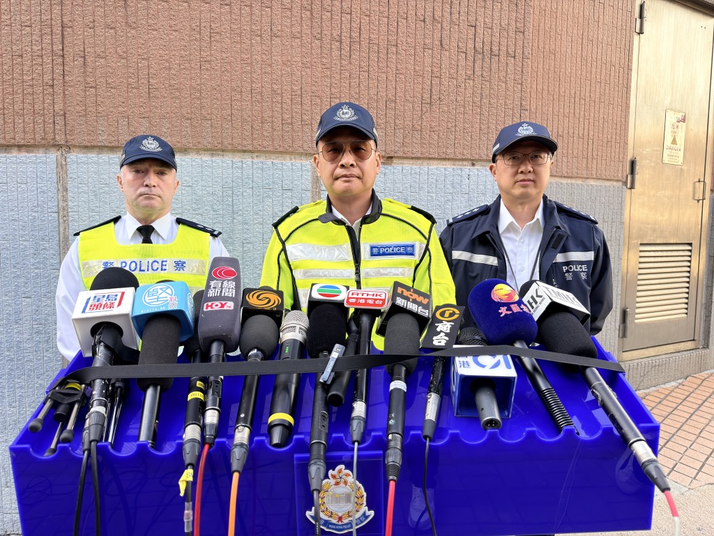 东九龙交通部交通意外调查组第二队蔡绍基督察(中)。 东九龙交通部交通意外调查组第二队蔡绍基督察(中)。