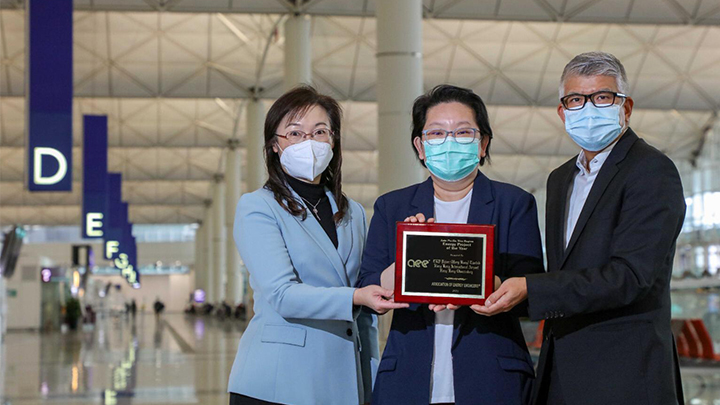 中電與機管局和天文台合作研發的冷氣預調系統,榮獲美國能源工程師協會頒發亞太區年度「區域能源項目獎」。中電提供