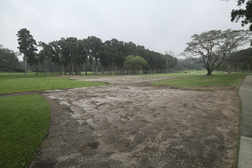 郭永亮表示賽後不少球場草地變成爛地，仍需多2、3個月修復。陳浩元攝