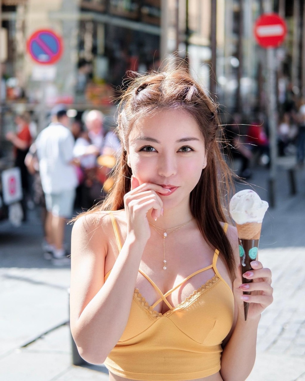 譚嘉儀身材火辣。