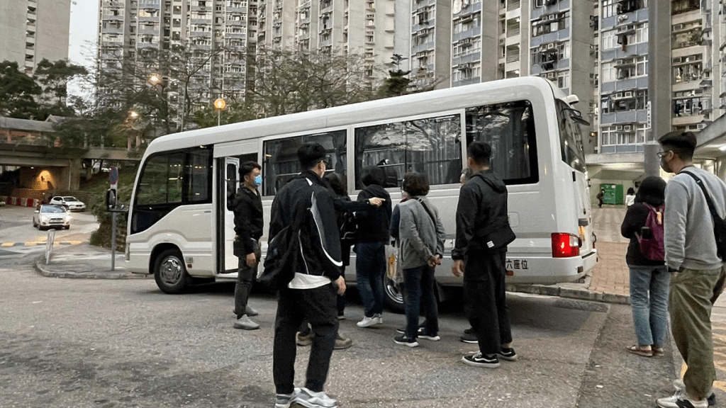 行動中，警方拘捕8名男女。警方提供