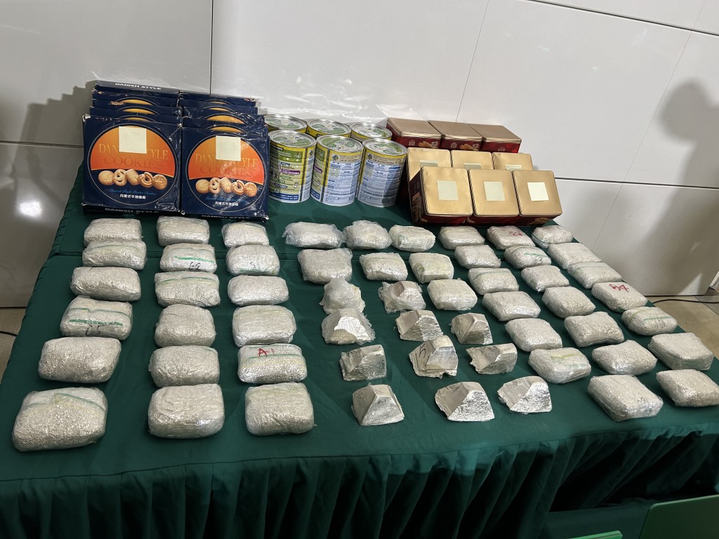 海關檢獲的219公斤白銀,市值約610萬元。 海關檢獲的219公斤白銀,市值約610萬元。