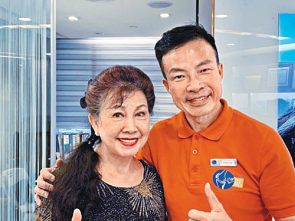 ■《毒舌大狀》83歲林小湛曾在英女王面前演奏， 多才多藝更熱衷於跳舞及社交。曾因膝頭哥退化影響活動，打完整體「立即掂」兩針充分改善及恢復返社交活動。 