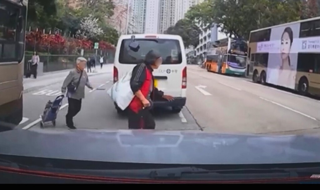 在多宗致命交通意外中,65歲以上長者佔多數。(來源:網上影片截圖) 在多宗致命交通意外中,65歲以上長者佔多數。(來源:網上影片截圖)