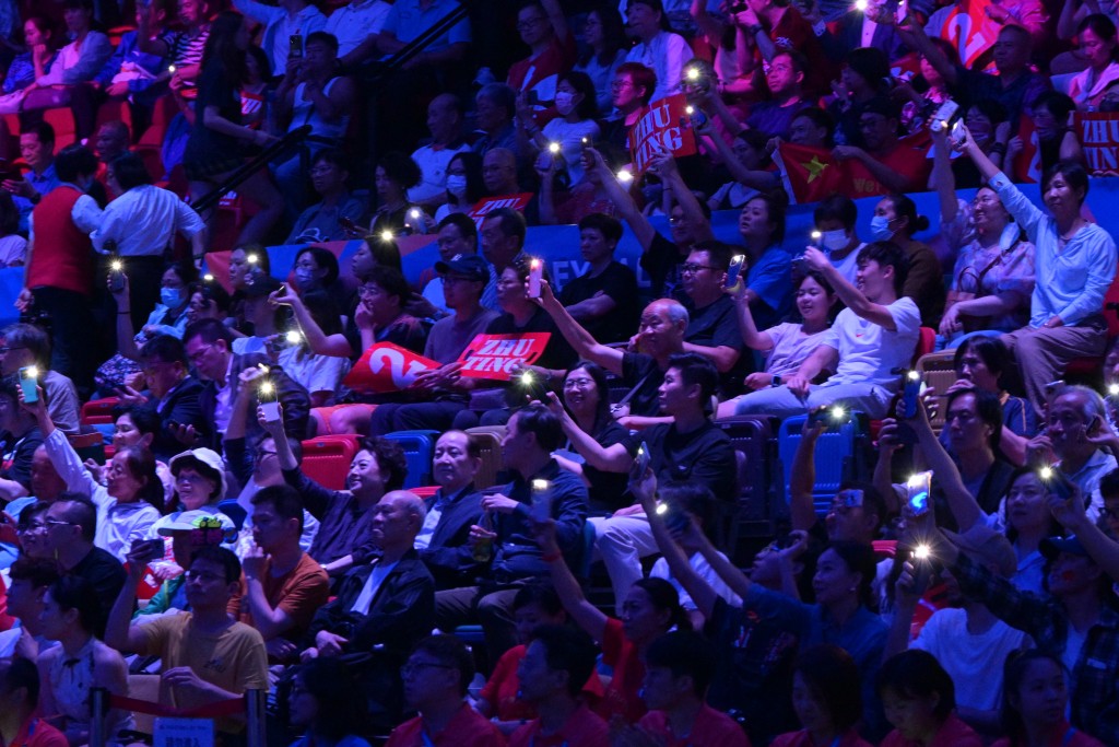   世界女排联赛香港站昨晚在红馆开锣，中国女排吸引大量球迷入场。 苏正谦摄