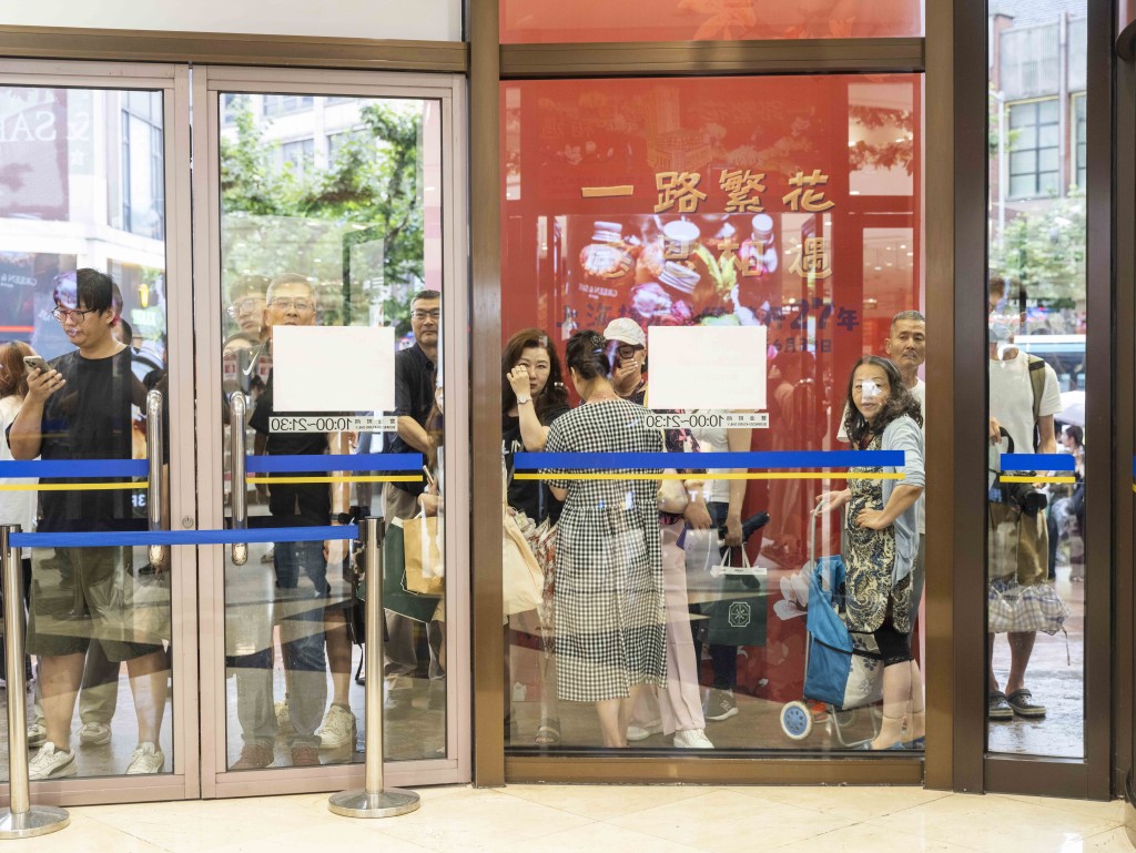 梅龍鎮伊勢丹百貨結束了27年來的營業。
