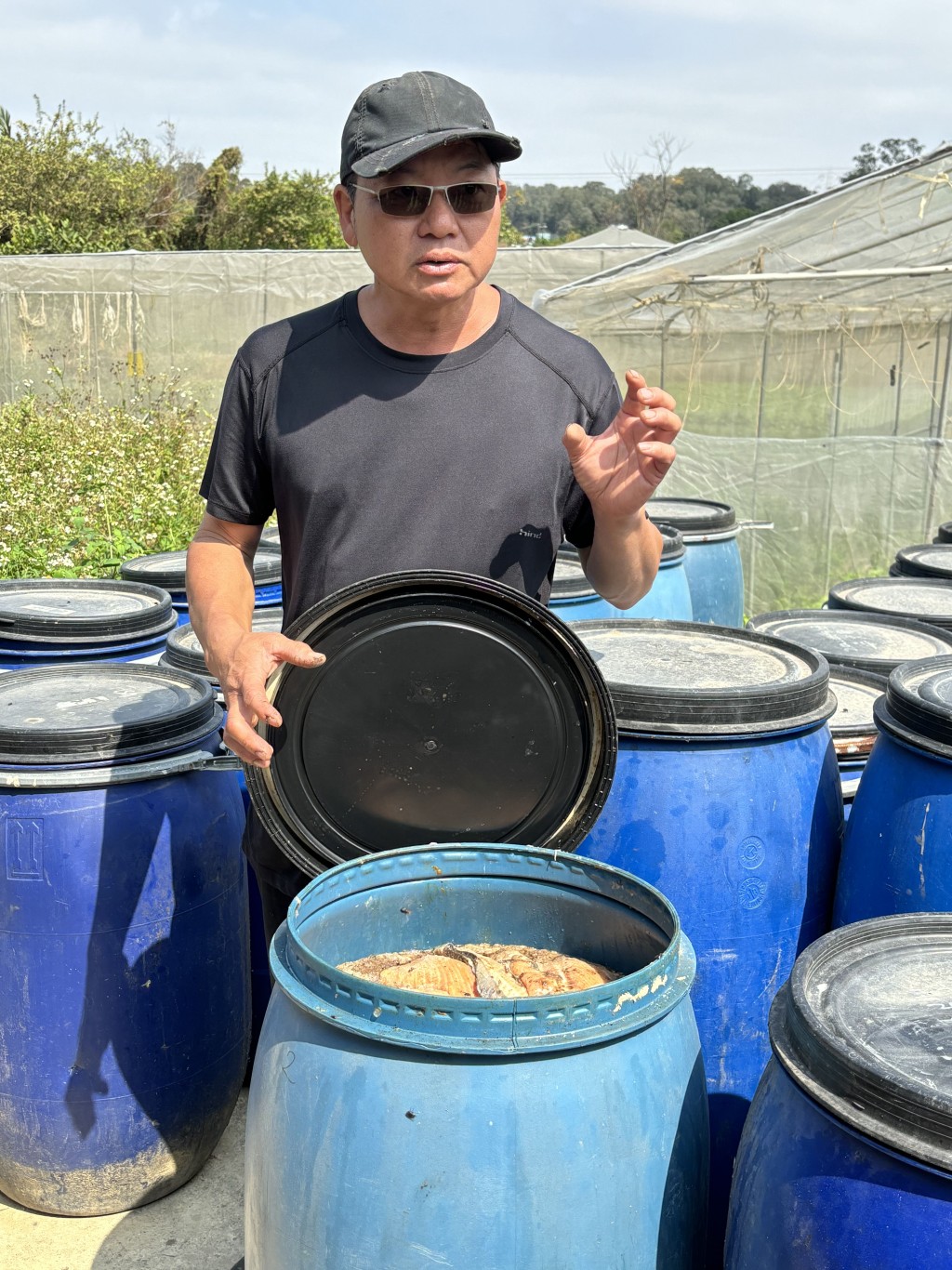 明哥以適當酵素去種不同菜式。 明哥以適當酵素去種不同菜式。