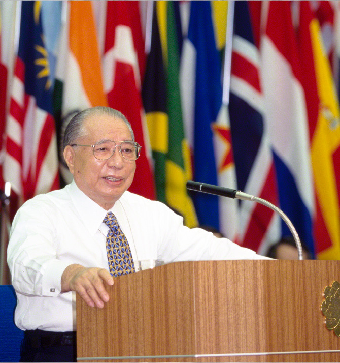 池田大作是和平活動家，曾與世界各地領袖學者對話。 sokagakkai.jp