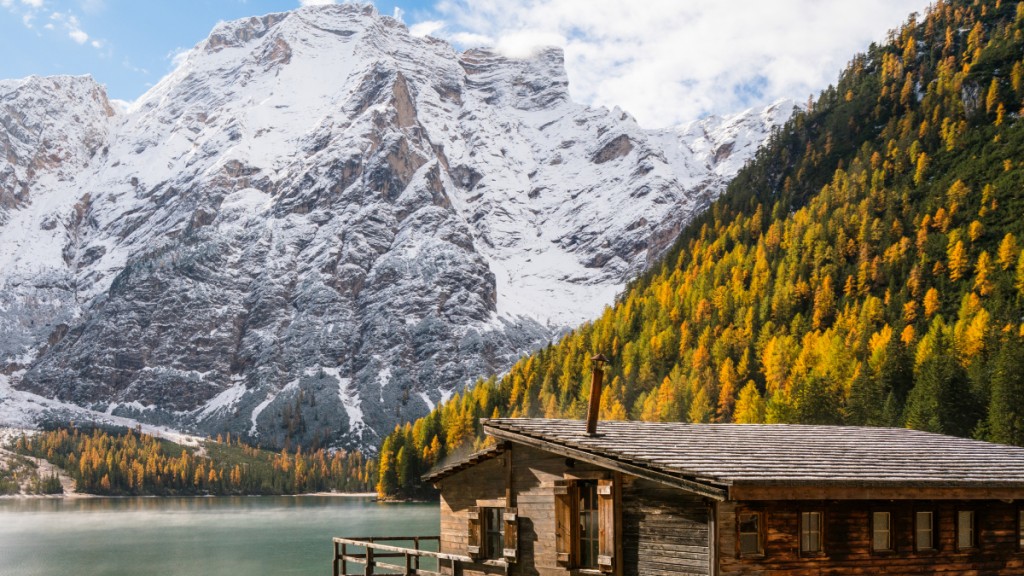 意大利多洛米蒂山脈（Dolomite mountains）周六發生雪崩，引致多人身亡。美聯社
