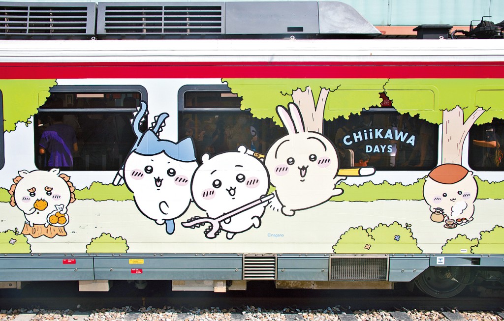 CHIIKAWA主題輕鐵列車穿梭社區。
