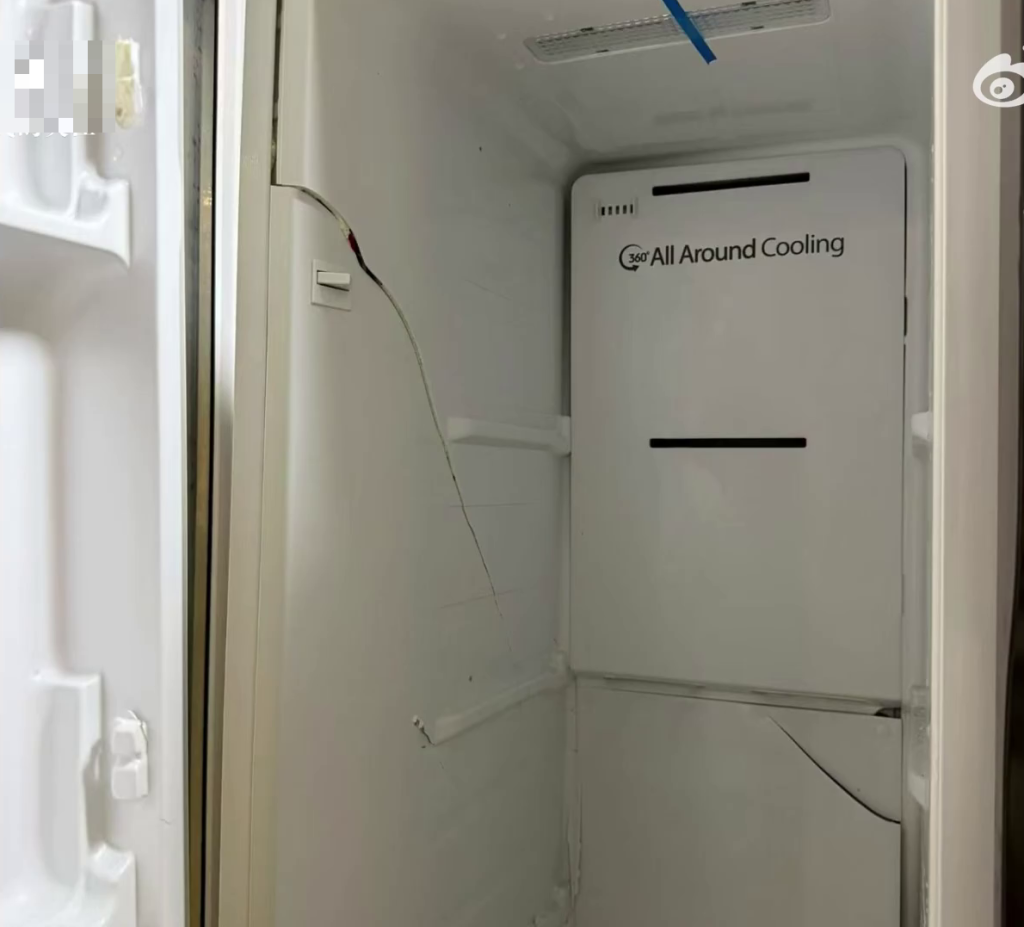 爆炸发生后，雪柜内部出现裂痕。