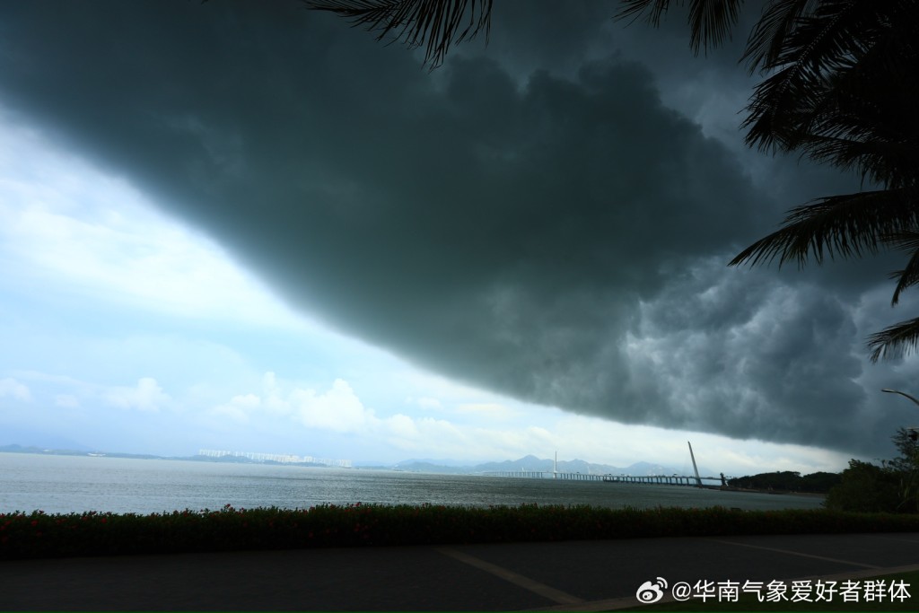 深圳周一及周二或有暴雨。