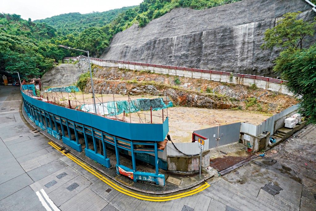 鰂魚涌英皇道及柏架山道住宅地盤,最新以12億成交,每呎地價約2678元。