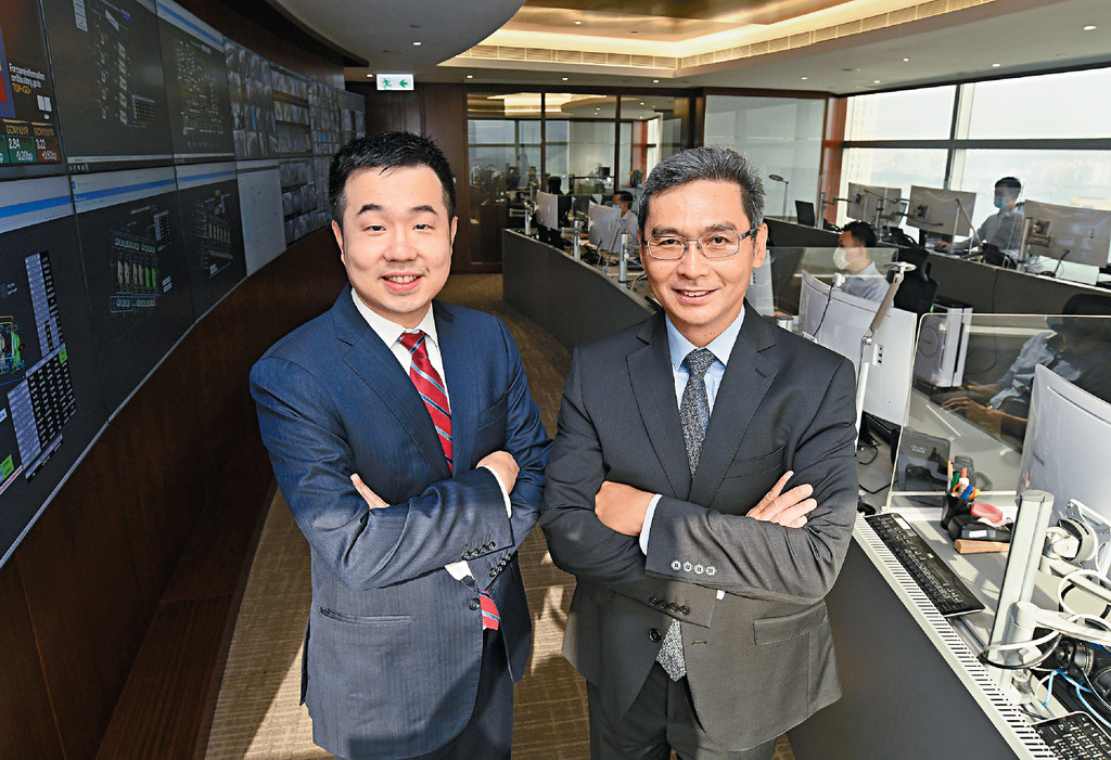 ■置地集團扎根香港逾130年，目標成為可持續發展的領導者。圖為香港置地集團公司技術服務部董事及主管楊漢忠 （右）及香港置地集團公司投資者關係及企業可持續發展部主管林可立 （左）。