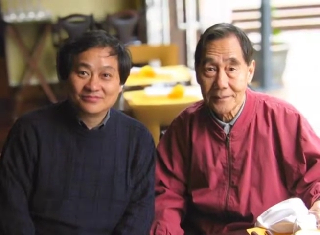 劉芳剛(右)是資深導演,當年與細他廿載的黃淑儀結婚,二人育有兩名子女。 劉芳剛(右)是資深導演,當年與細他廿載的黃淑儀結婚,二人育有兩名子女。