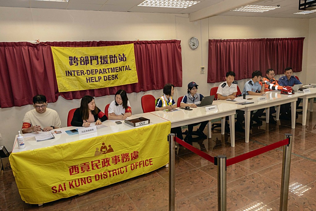 跨部門進行化生輻核事故演習。 fb:香港消防處 跨部門進行化生輻核事故演習。 fb:香港消防處