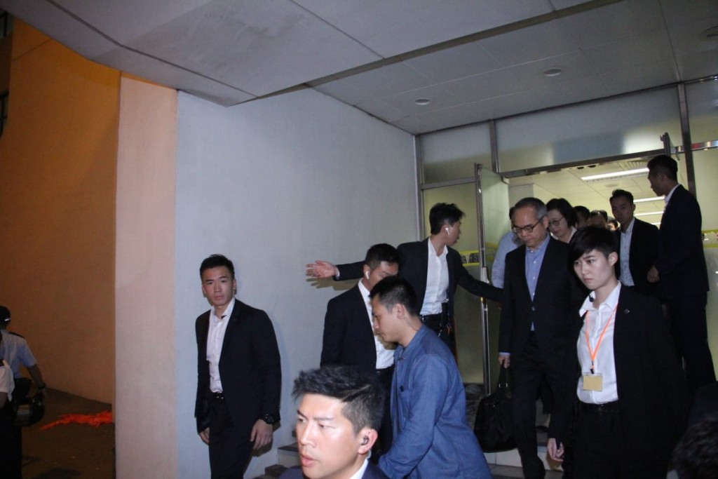 行政長官林鄭月娥會後4小時離開伊館
